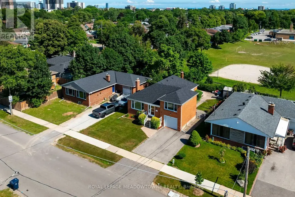 5 Boreal Road, Toronto (Markland Wood)