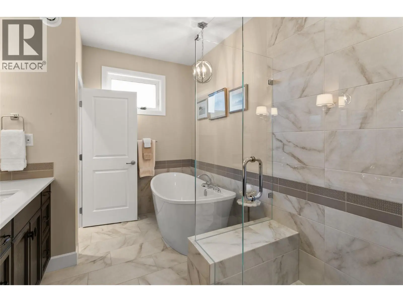 165 Summer Wood Drive. Kelowna, British Columbia