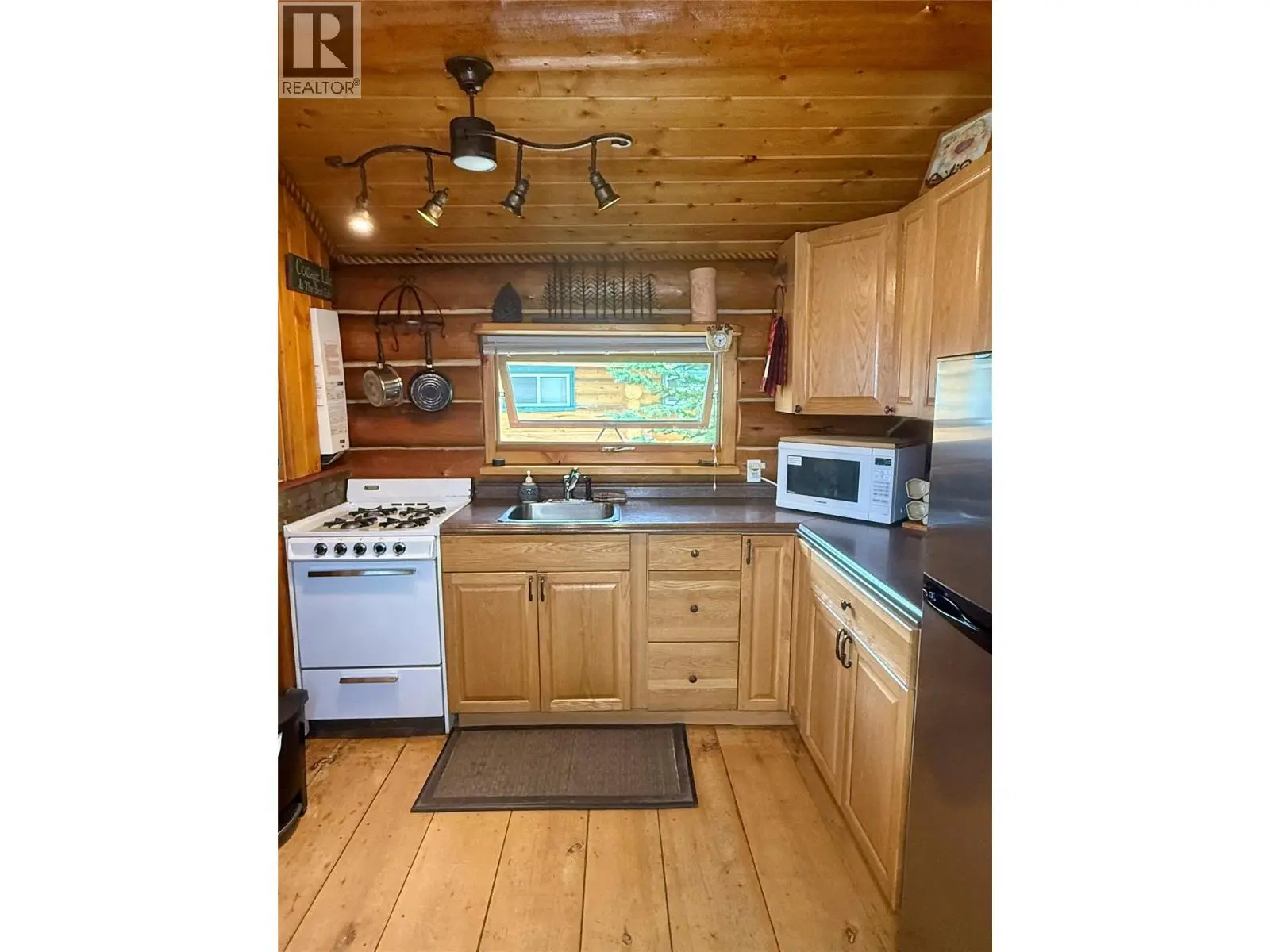Cabin 4 Hatheume Lake Road. Peachland, British Columbia