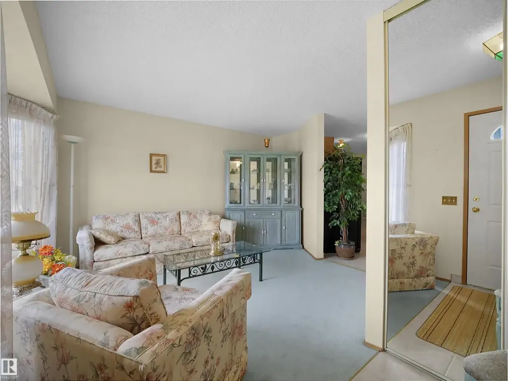 10711 24 Av Nw, Edmonton