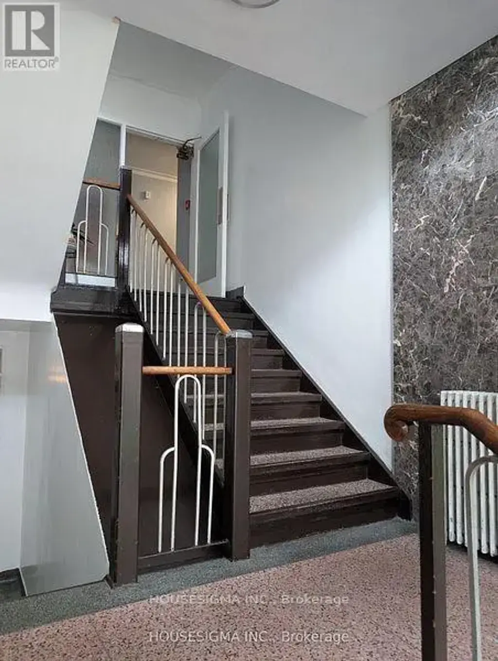 202 - 117 Cosburn Avenue, Toronto (Danforth Village-East York)