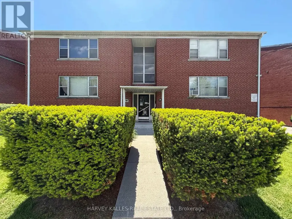 4 - 88 Trethewey Drive, Toronto (Beechborough-Greenbrook)