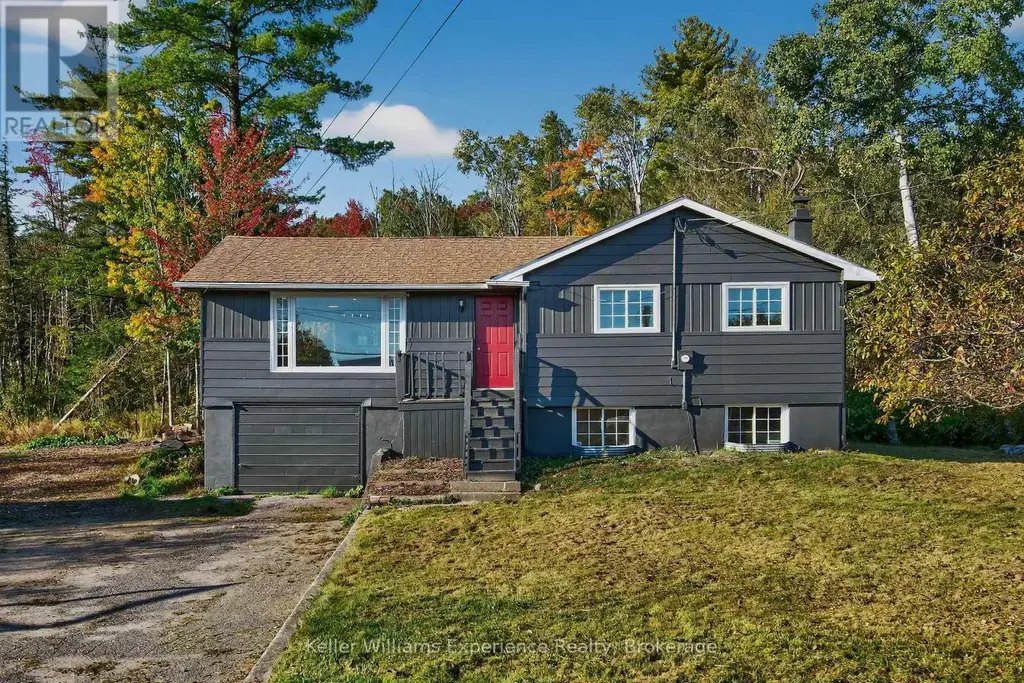 556 Champlain Road, Tiny