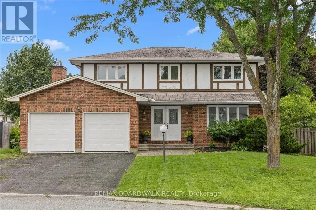 42 Pickwick Drive, Ottawa