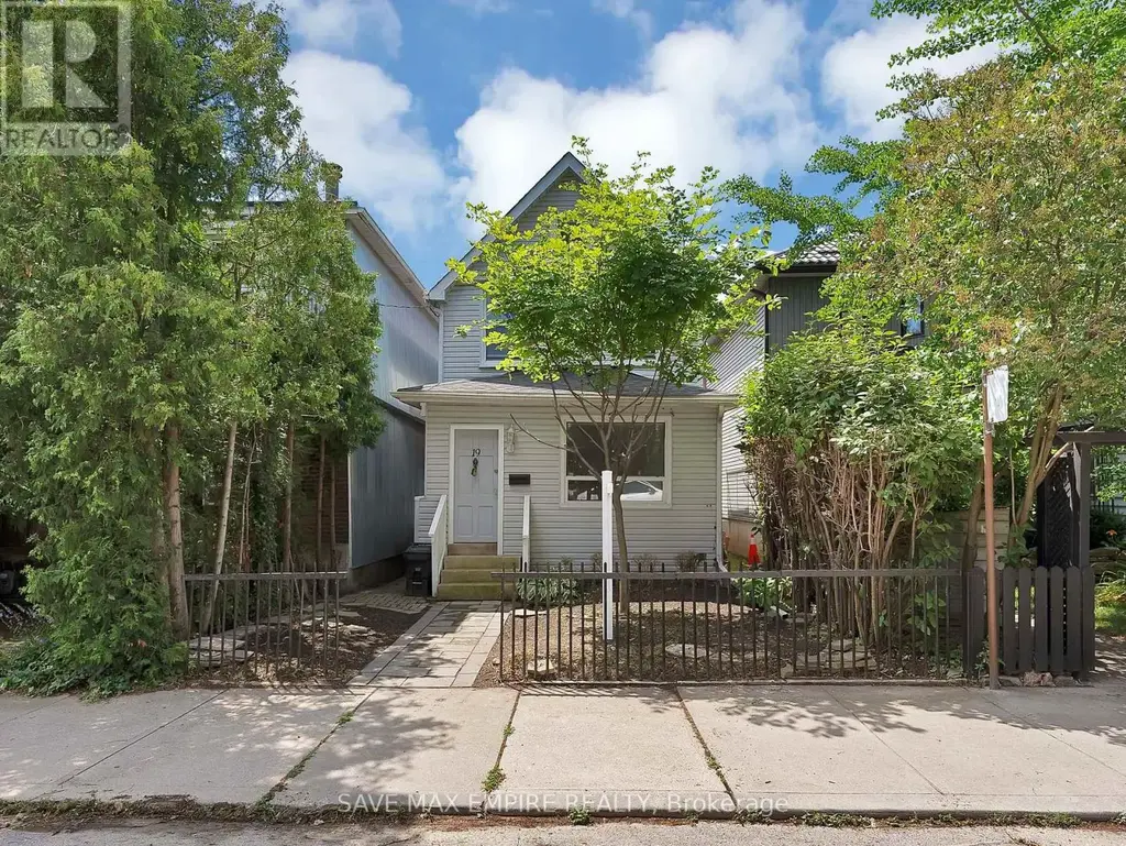 19 Minto Street, Toronto (Greenwood-Coxwell)