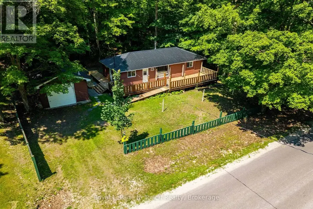 1558 Champlain Road, Tiny