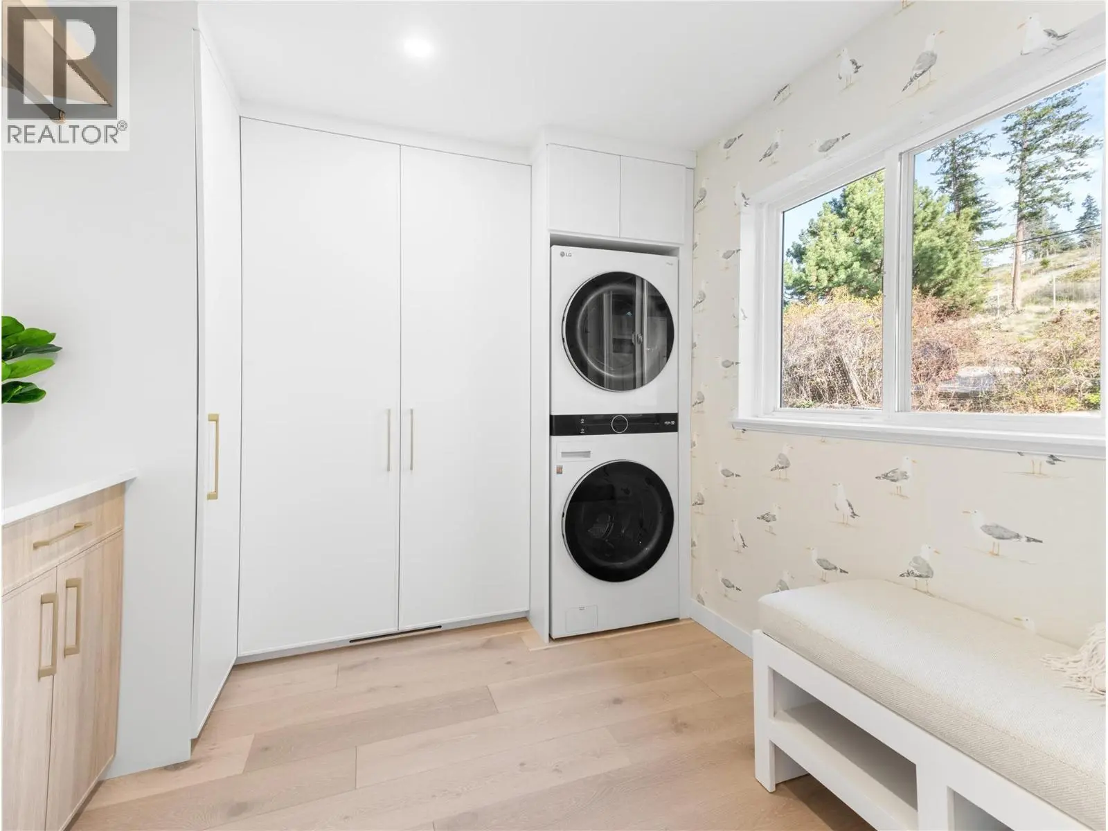 5538 Lakeshore Road. Kelowna, British Columbia