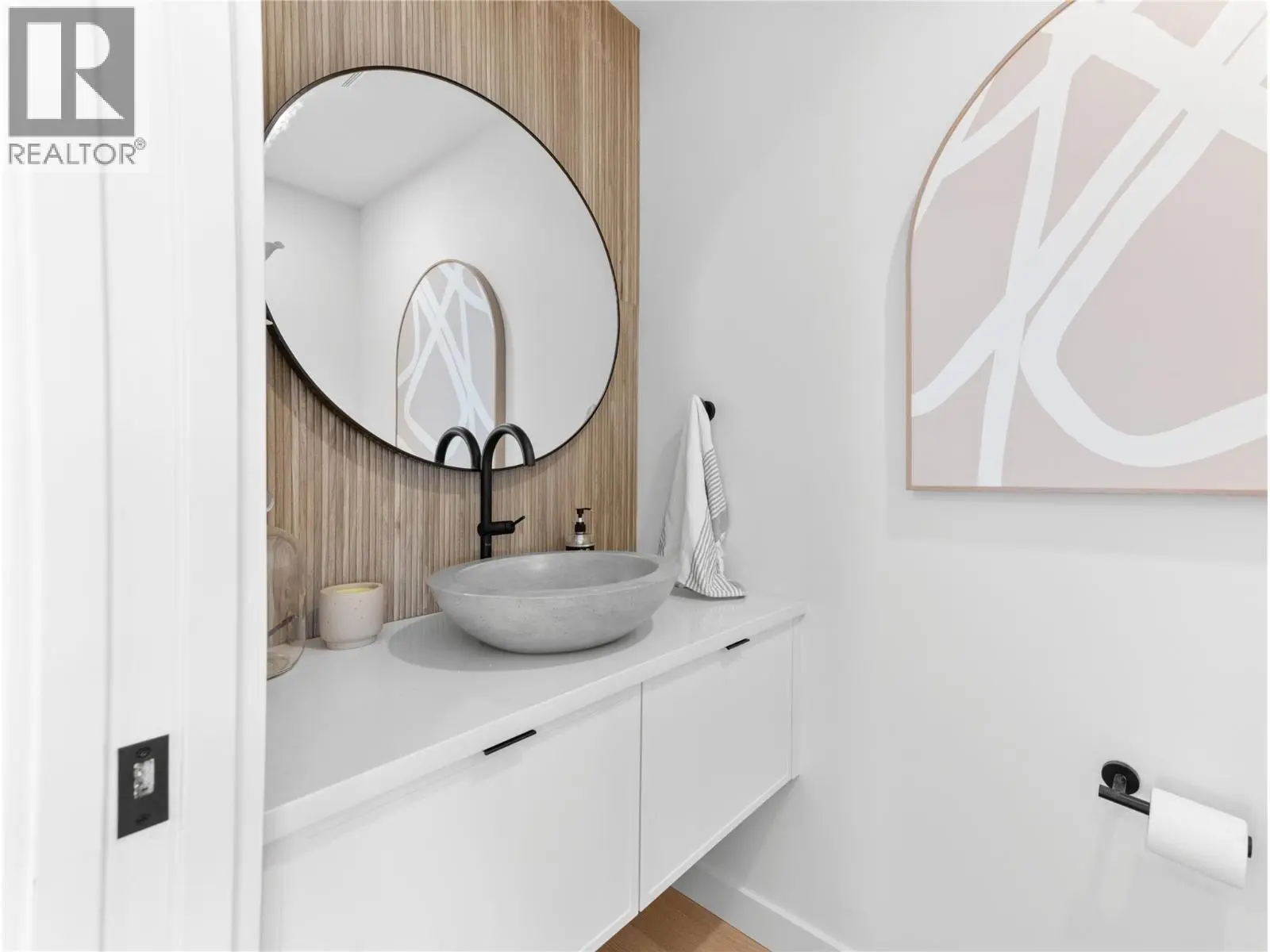 5538 Lakeshore Road. Kelowna, British Columbia