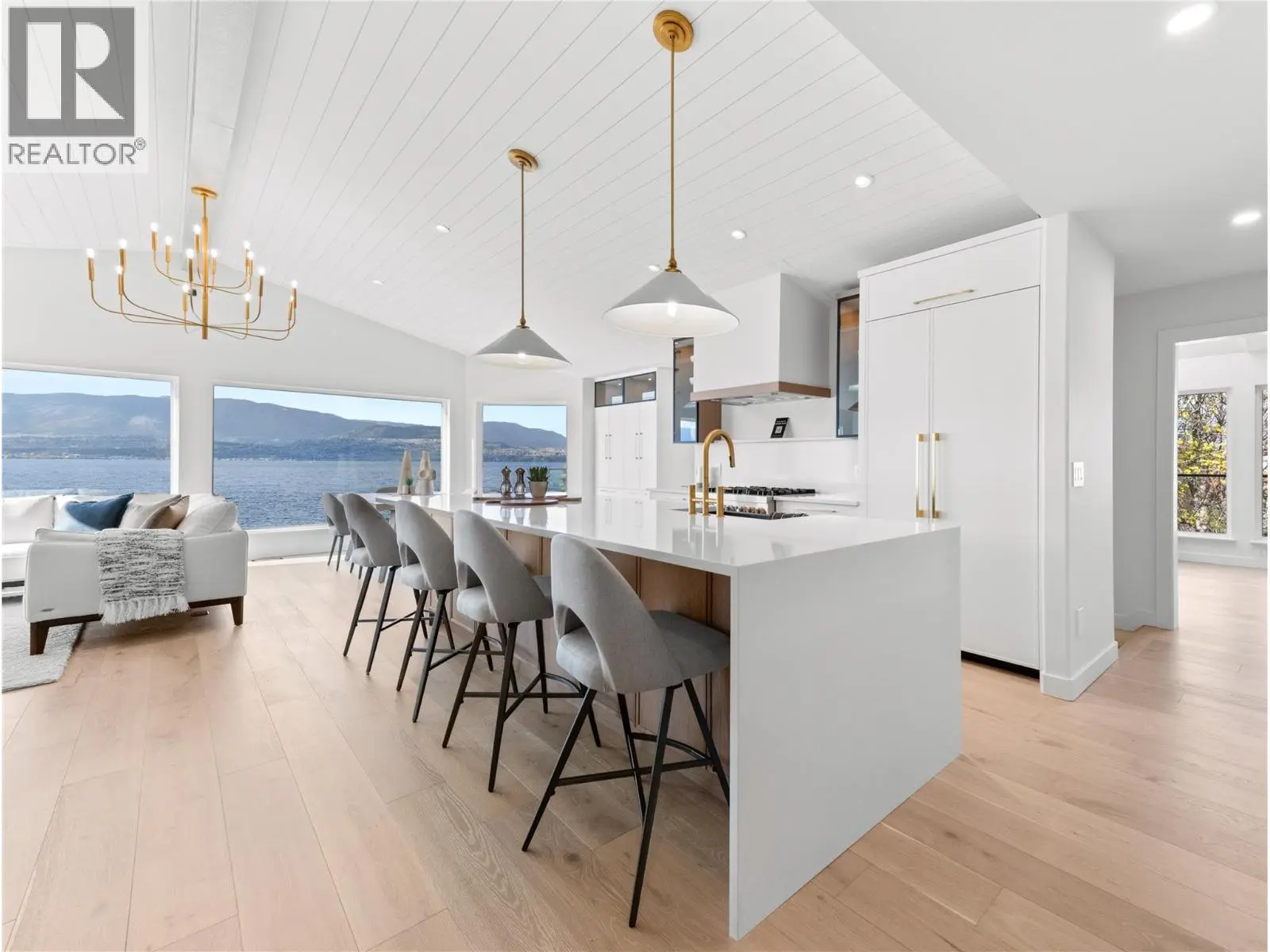 5538 Lakeshore Road. Kelowna, British Columbia