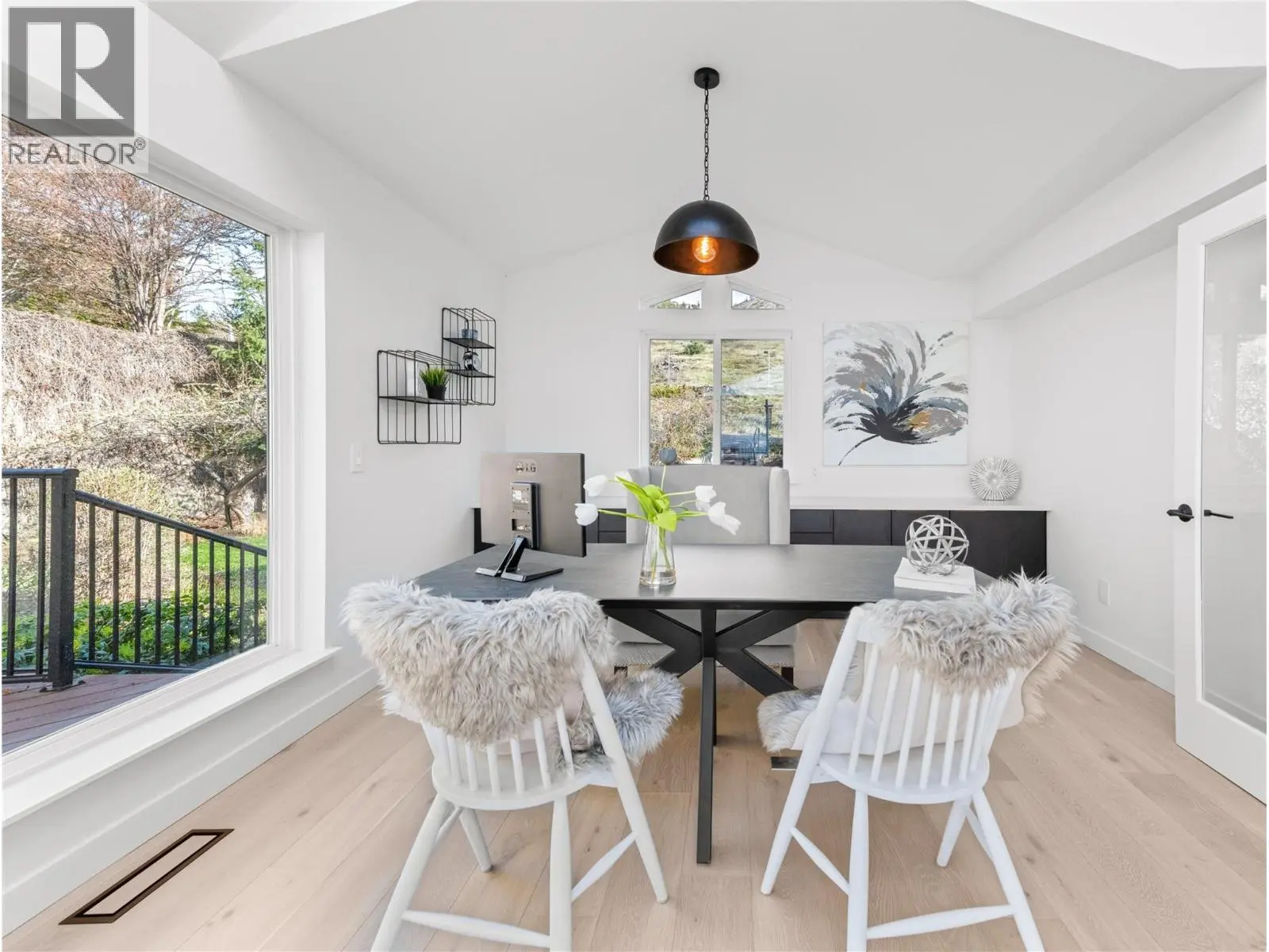 5538 Lakeshore Road. Kelowna, British Columbia