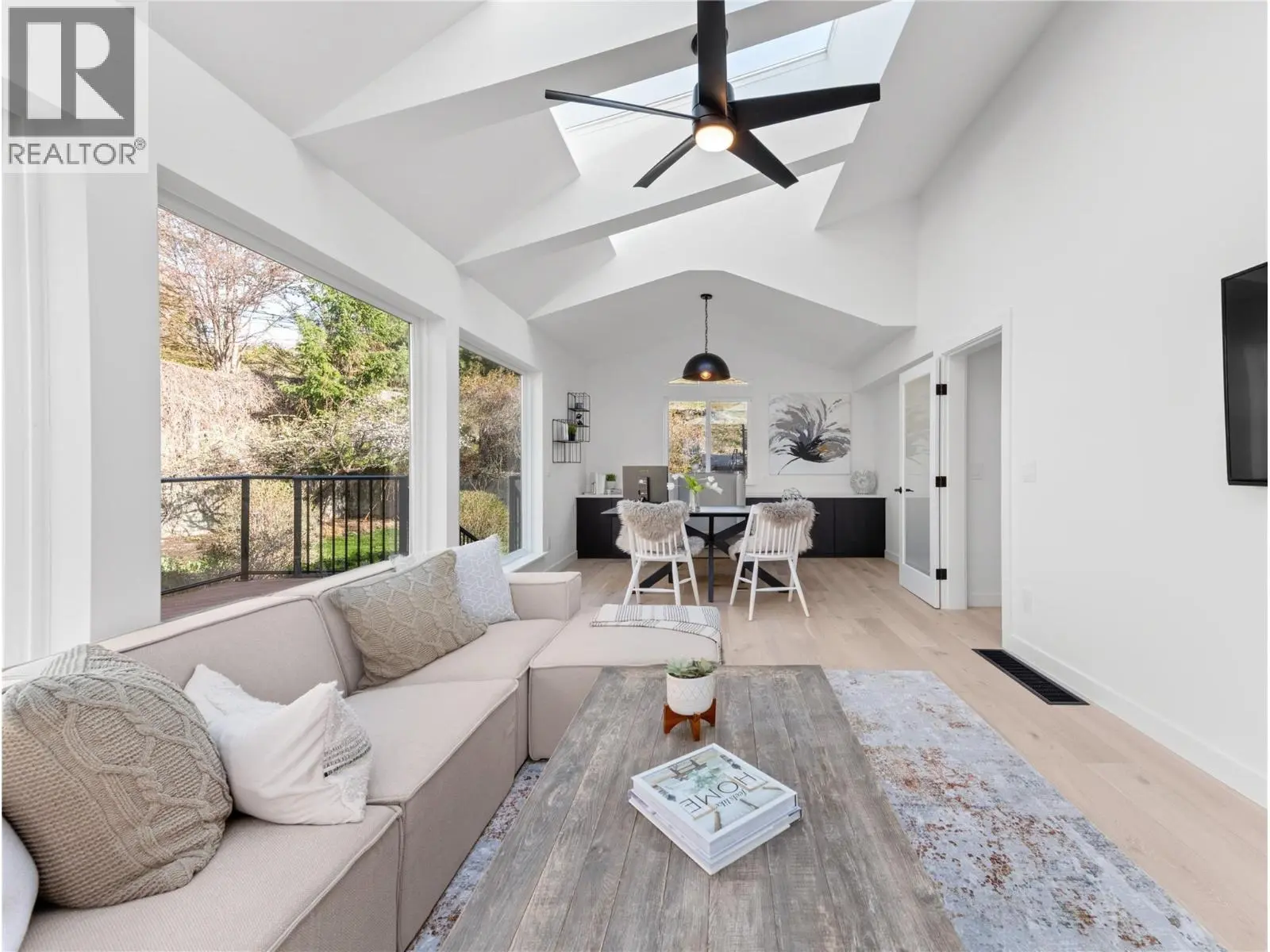 5538 Lakeshore Road. Kelowna, British Columbia