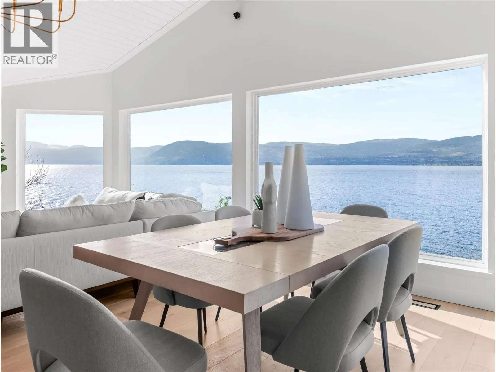 5538 Lakeshore Road. Kelowna, British Columbia