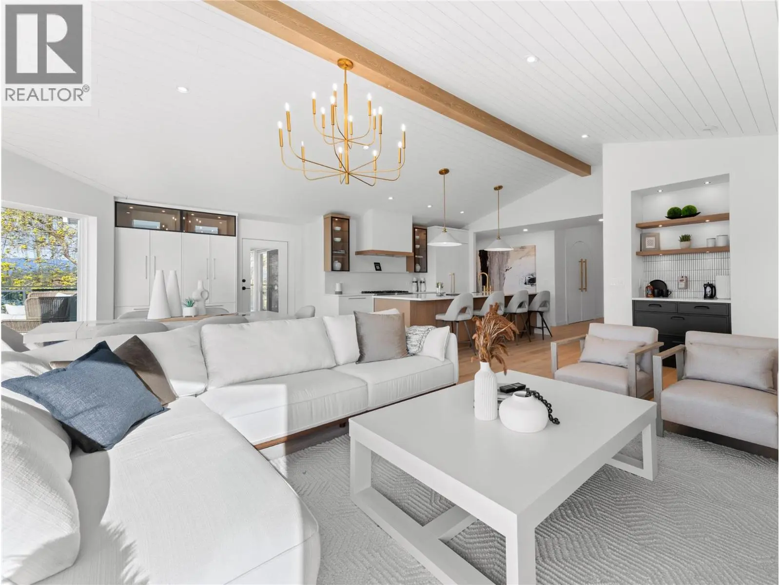 5538 Lakeshore Road. Kelowna, British Columbia