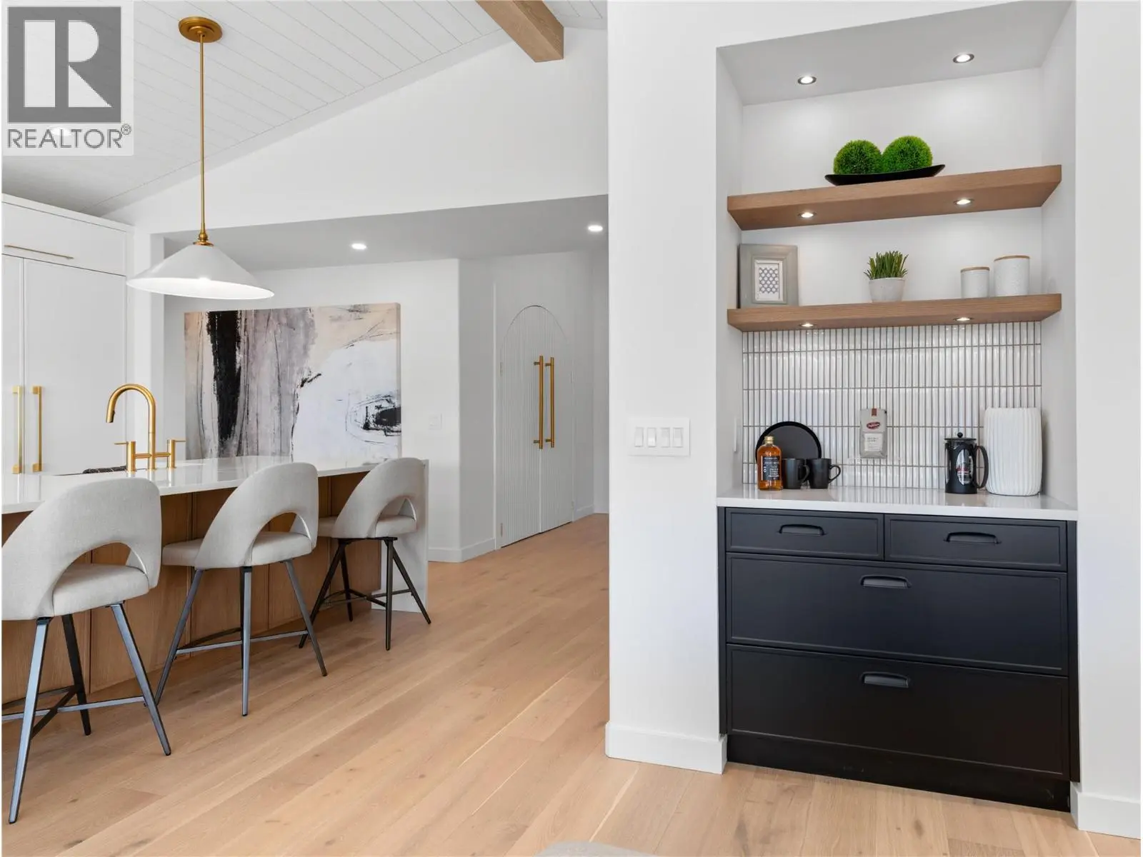 5538 Lakeshore Road. Kelowna, British Columbia