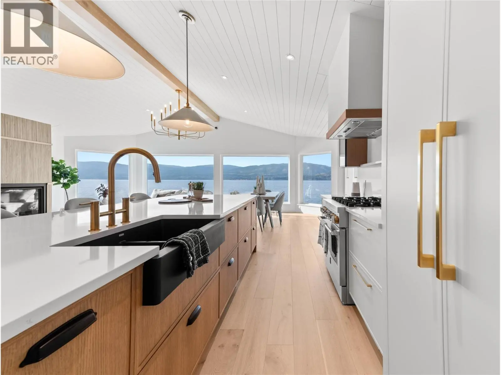 5538 Lakeshore Road. Kelowna, British Columbia