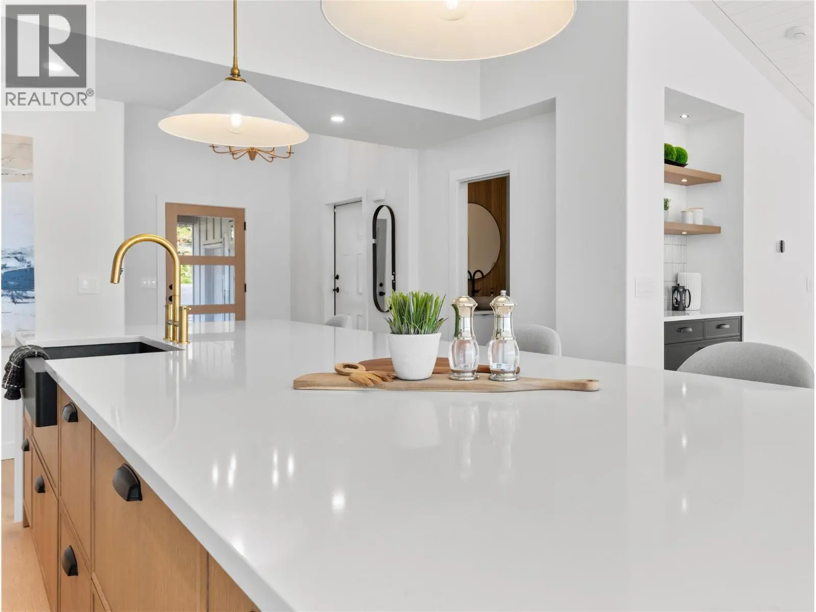 5538 Lakeshore Road. Kelowna, British Columbia