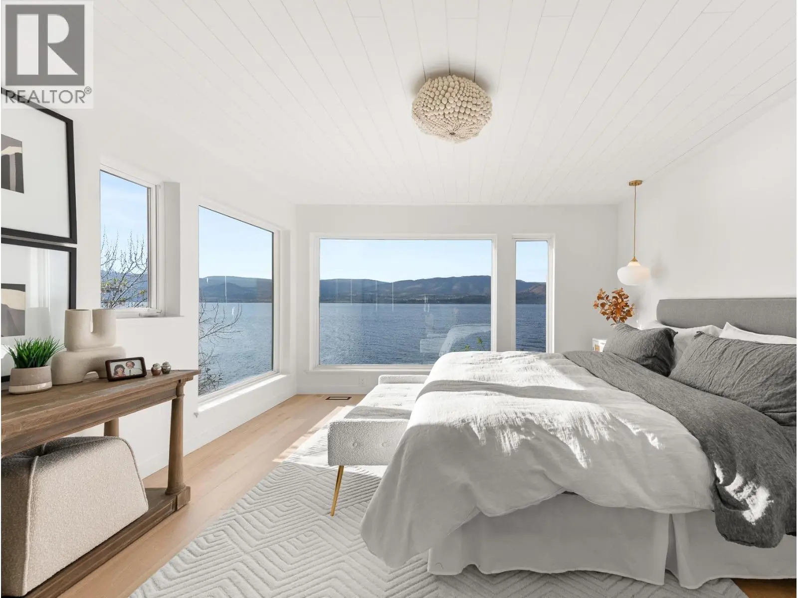 5538 Lakeshore Road. Kelowna, British Columbia
