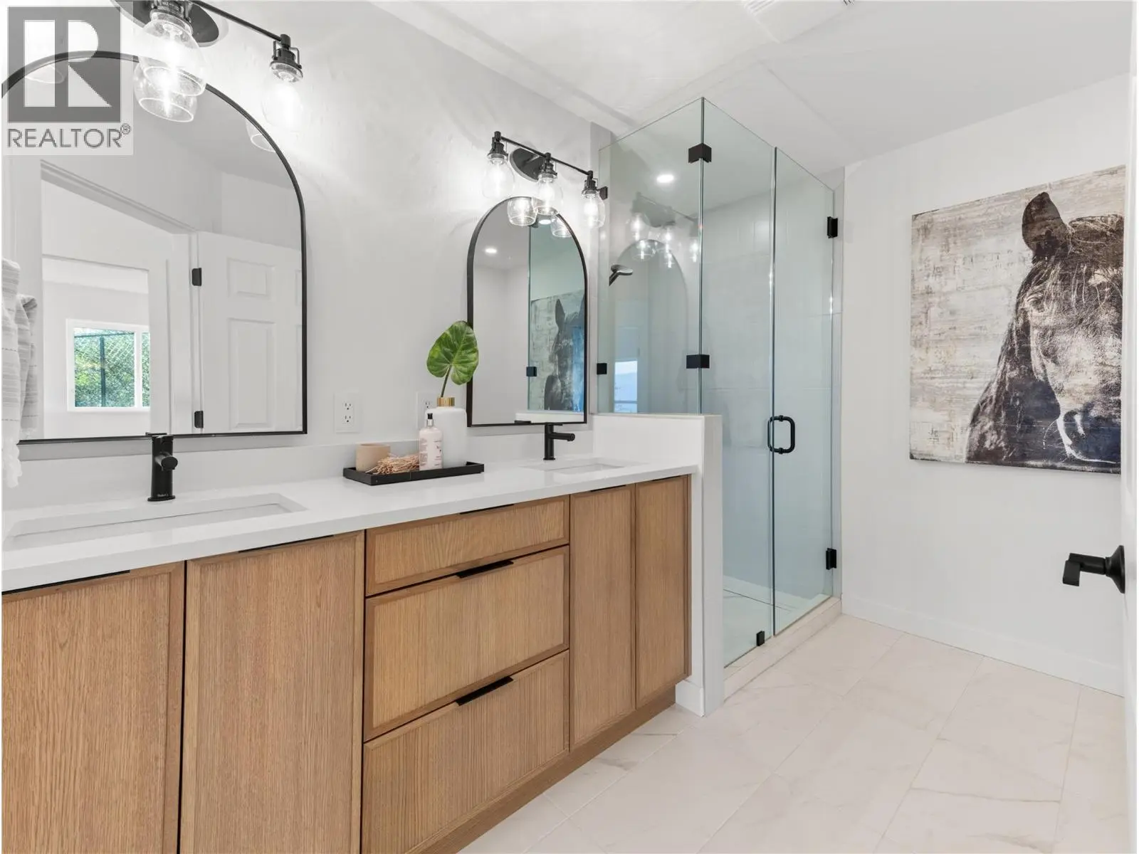 5538 Lakeshore Road. Kelowna, British Columbia