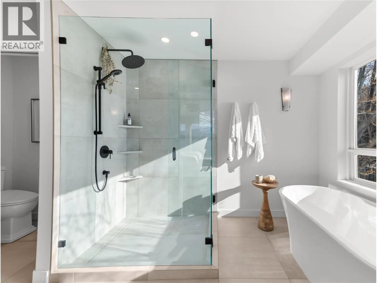 5538 Lakeshore Road. Kelowna, British Columbia