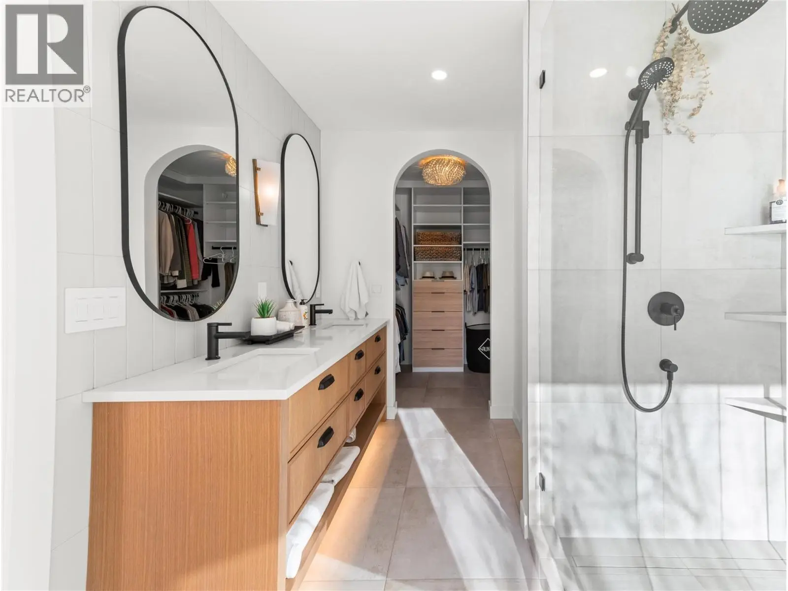 5538 Lakeshore Road. Kelowna, British Columbia