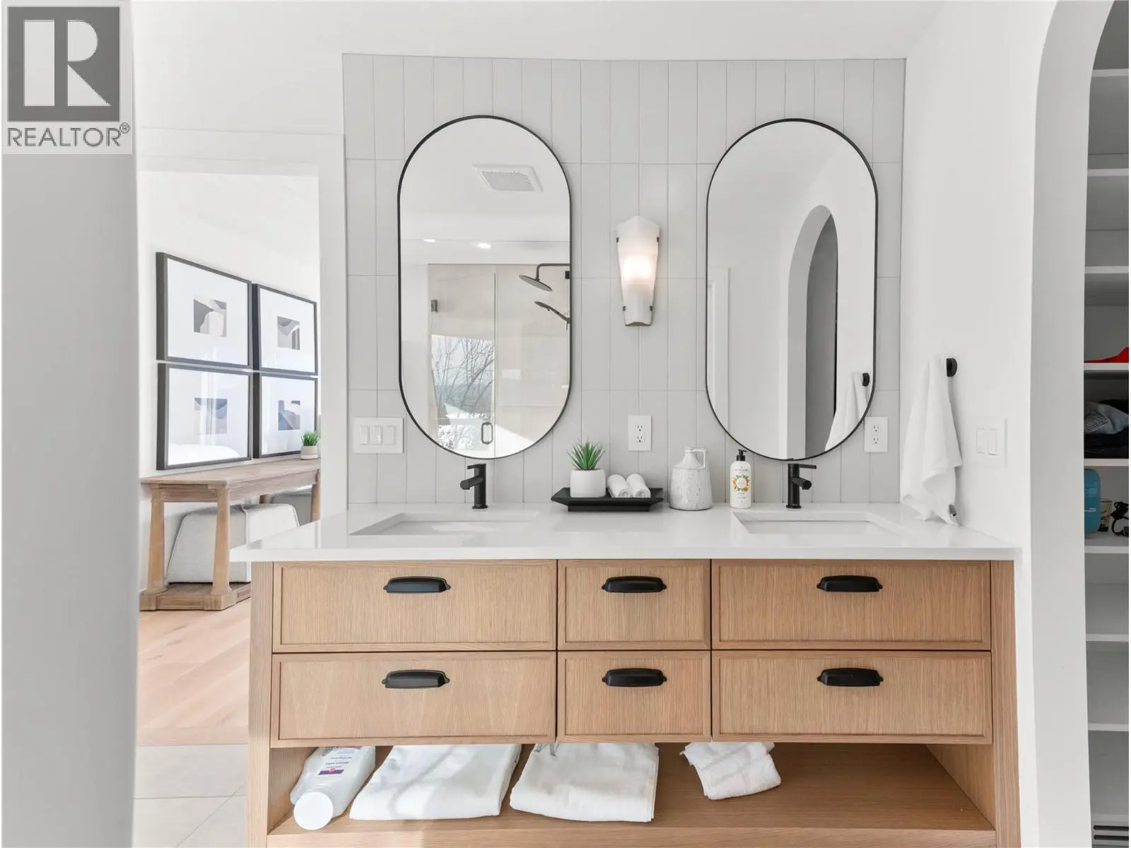 5538 Lakeshore Road. Kelowna, British Columbia