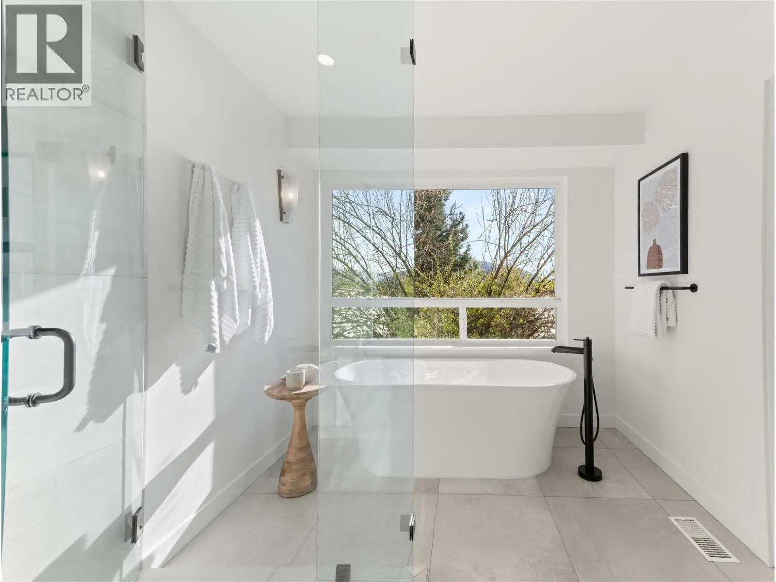 5538 Lakeshore Road. Kelowna, British Columbia