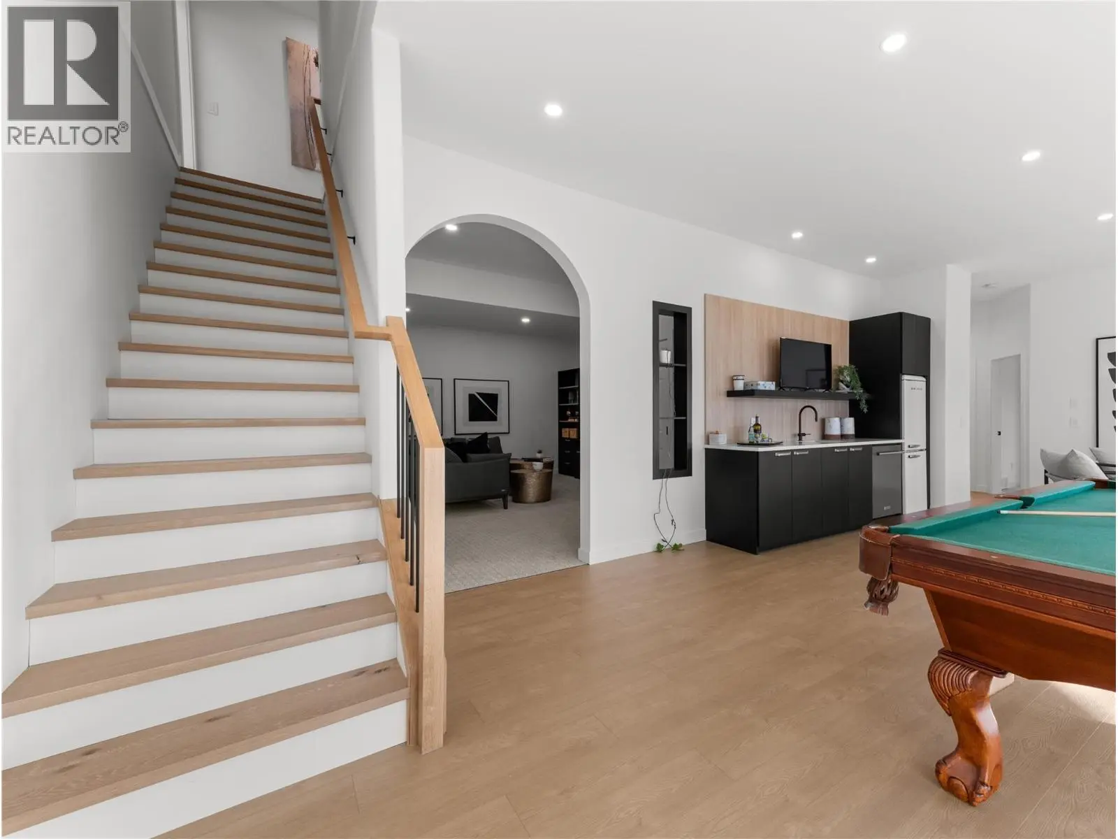 5538 Lakeshore Road. Kelowna, British Columbia