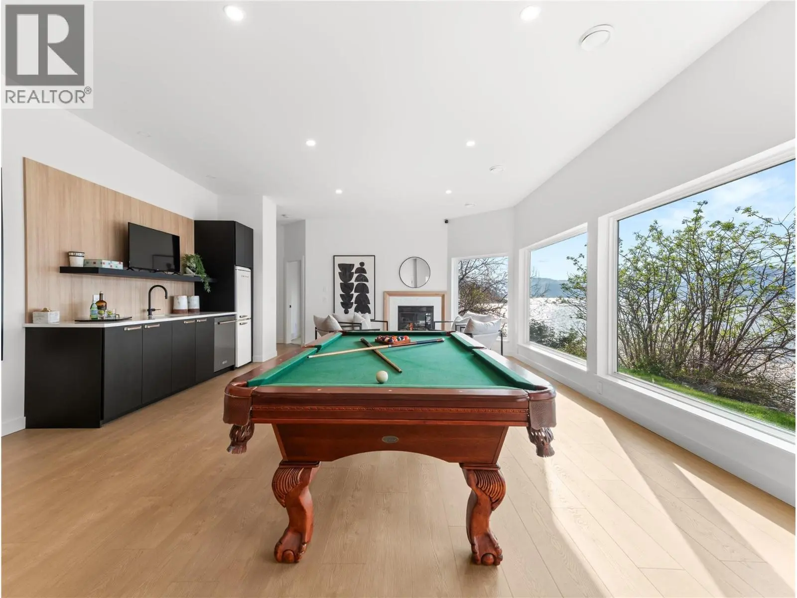 5538 Lakeshore Road. Kelowna, British Columbia