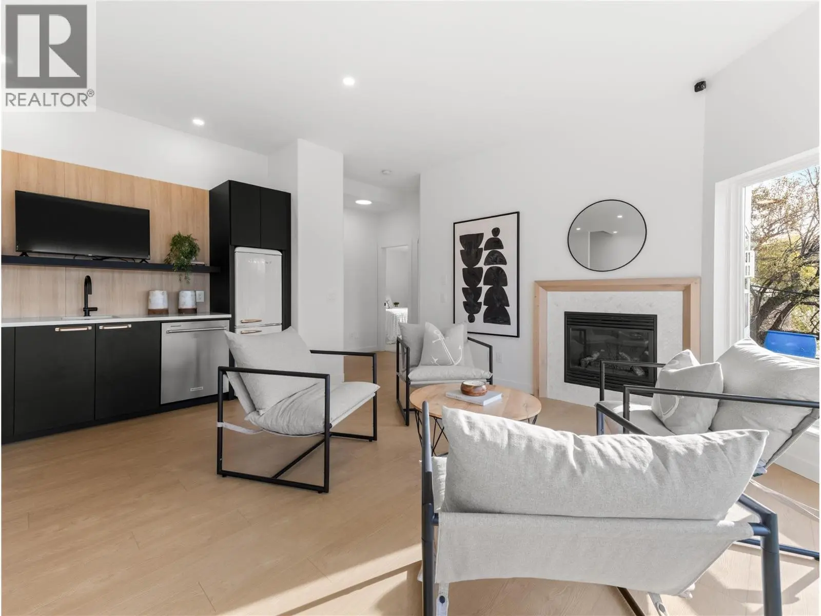 5538 Lakeshore Road. Kelowna, British Columbia