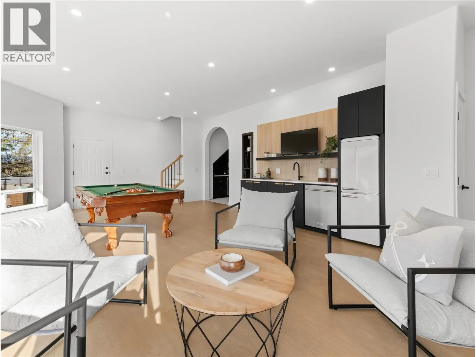 5538 Lakeshore Road. Kelowna, British Columbia