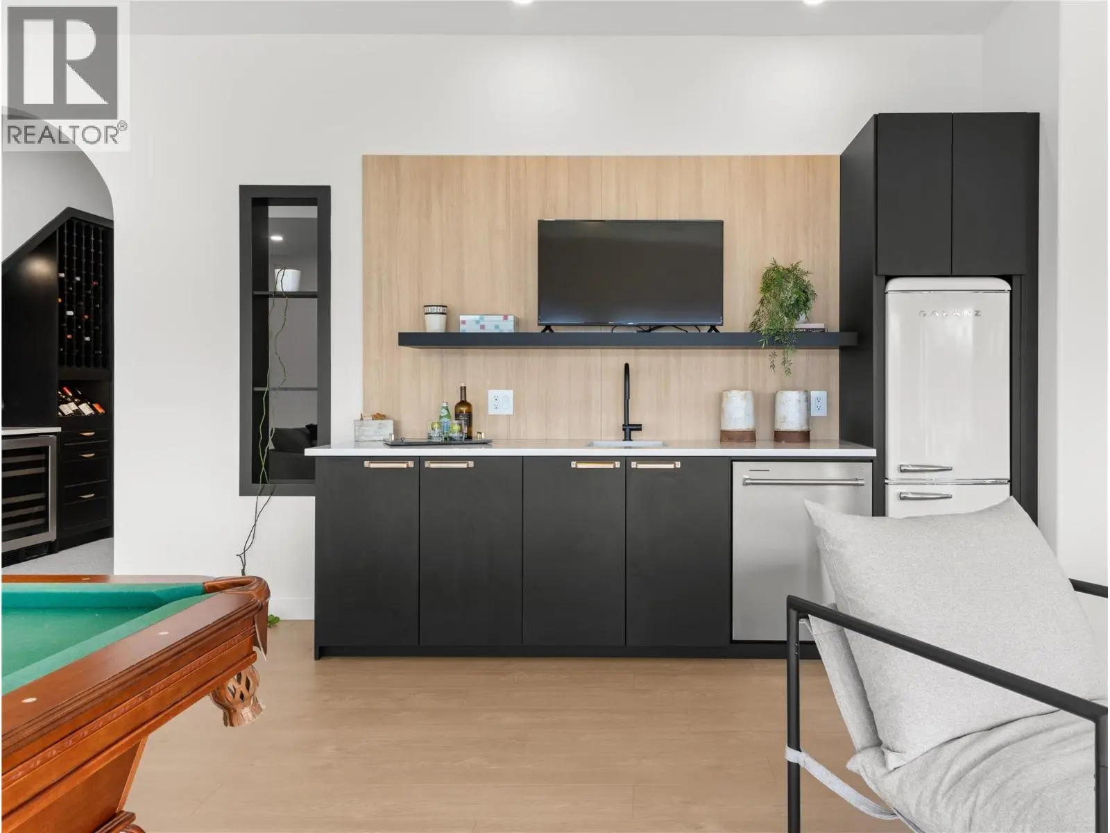 5538 Lakeshore Road. Kelowna, British Columbia