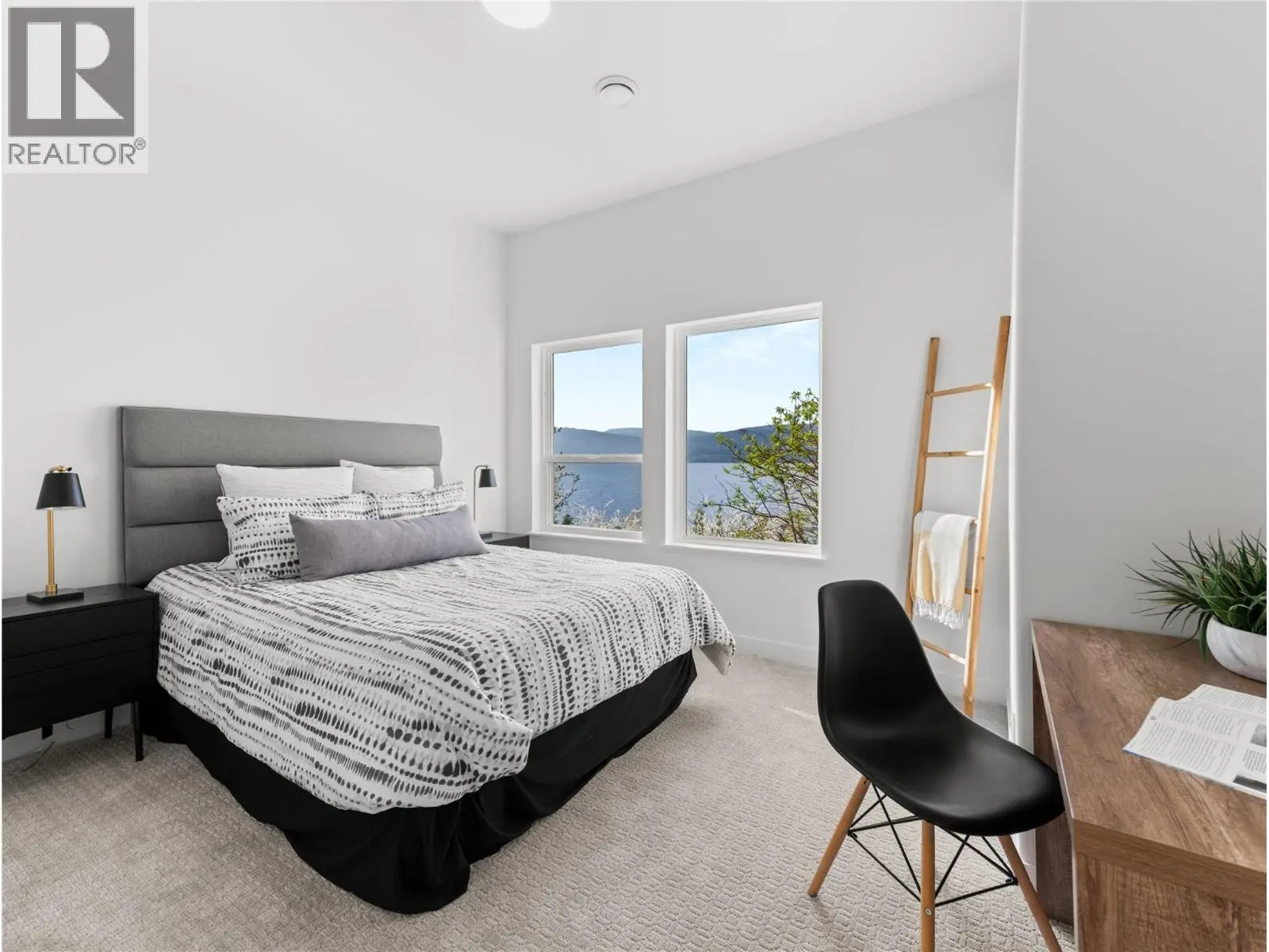 5538 Lakeshore Road. Kelowna, British Columbia