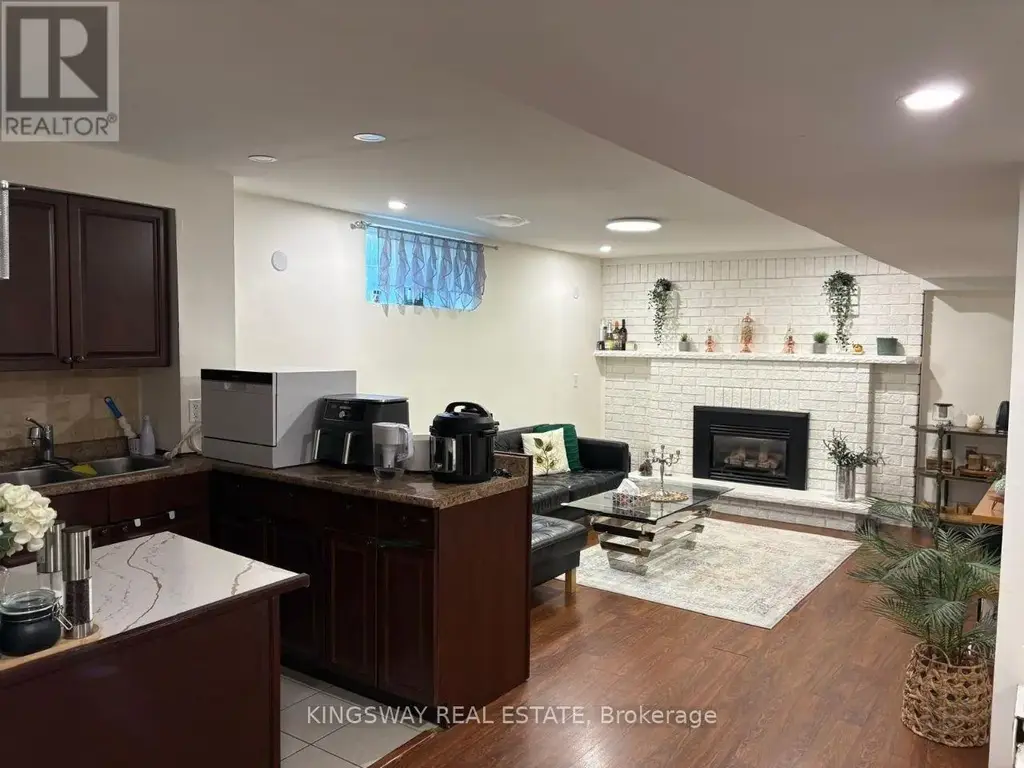 A-lower Unit - 31 Oxford Street, Richmond Hill (Mill Pond)