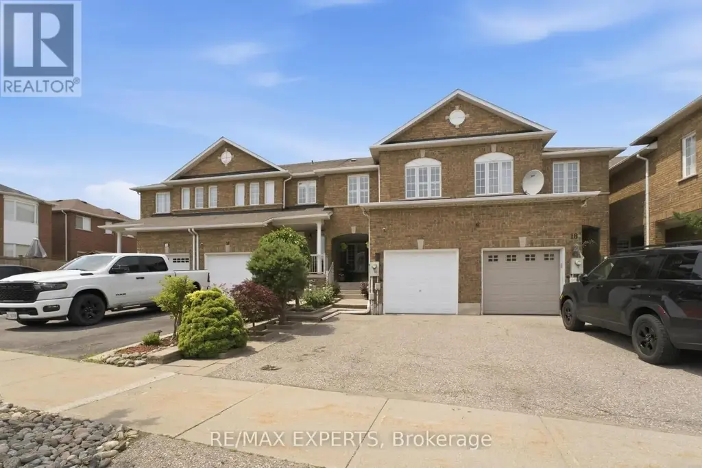 16 Piazza Crescent, Vaughan (West Woodbridge)