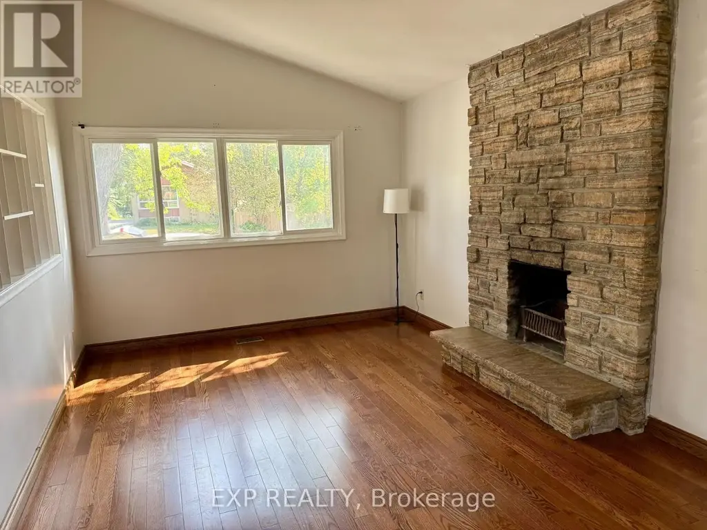 Upper - 6 Mid Pines Road, Toronto (Woburn)