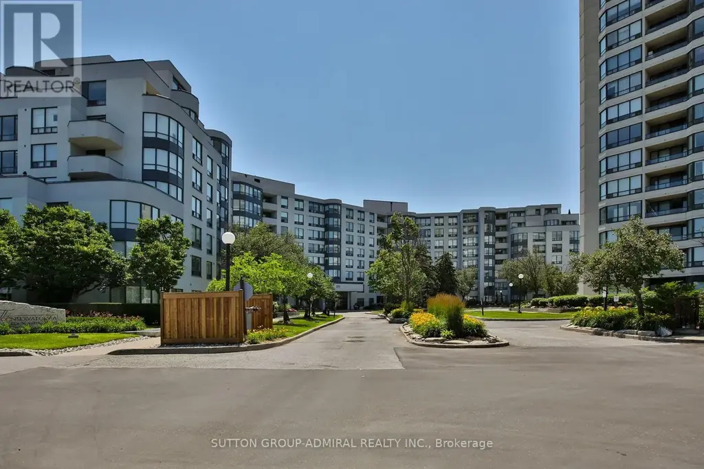 106 - 333 Clark Avenue W, Vaughan (Crestwood-Springfarm-Yorkhill)
