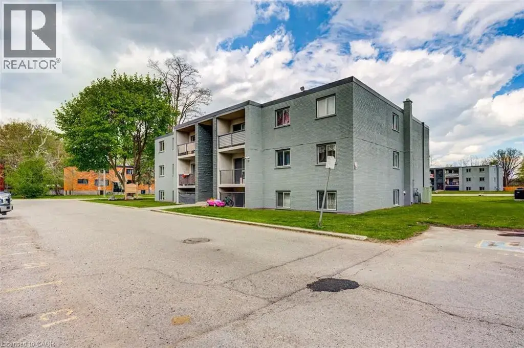 94 King Edward Avenue Unit# 6, London