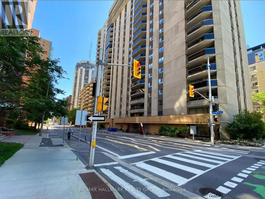 902 - 470 Laurier Avenue W, Ottawa