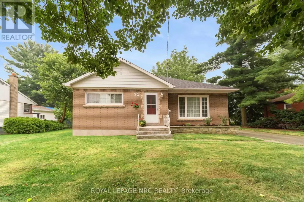 22 Dunblane Avenue, St. Catharines (Carlton/Bunting)
