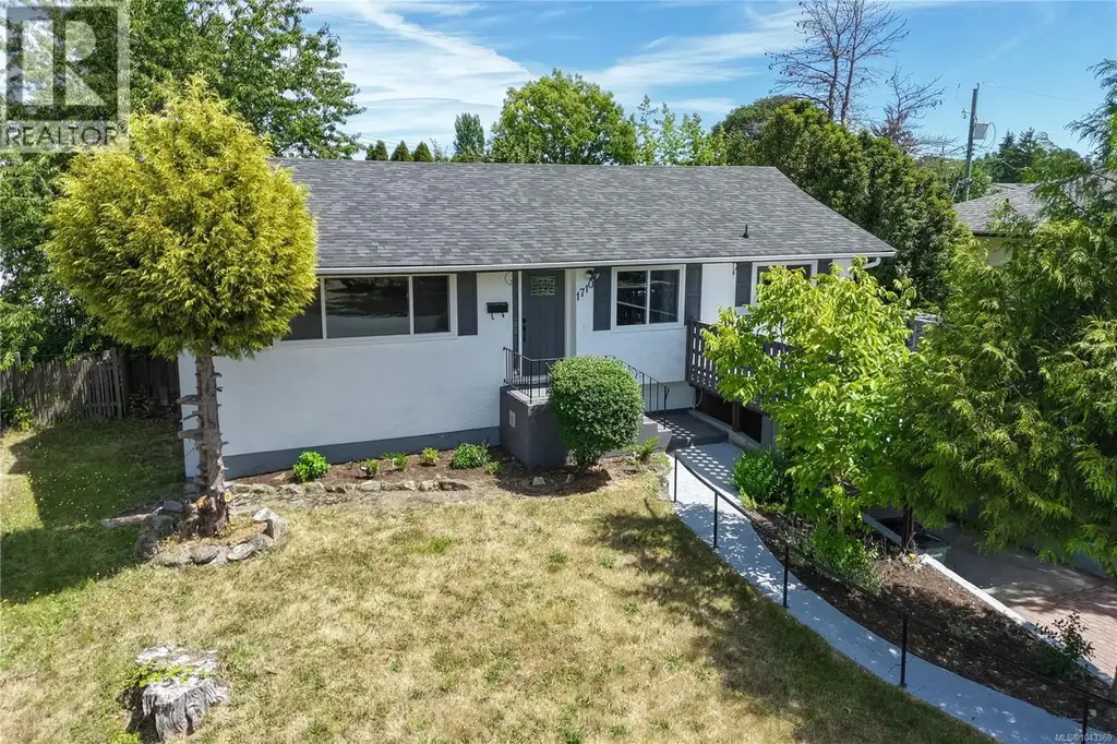1710 Sprucewood Pl, Saanich