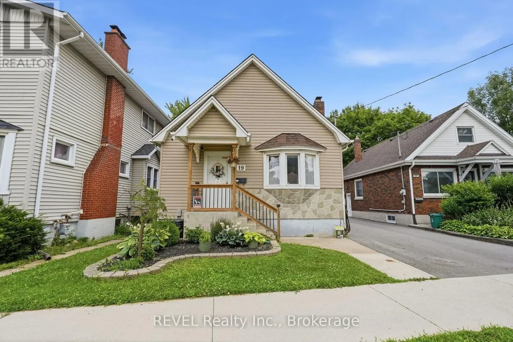 19 Leeper Street, St. Catharines (Western Hill)