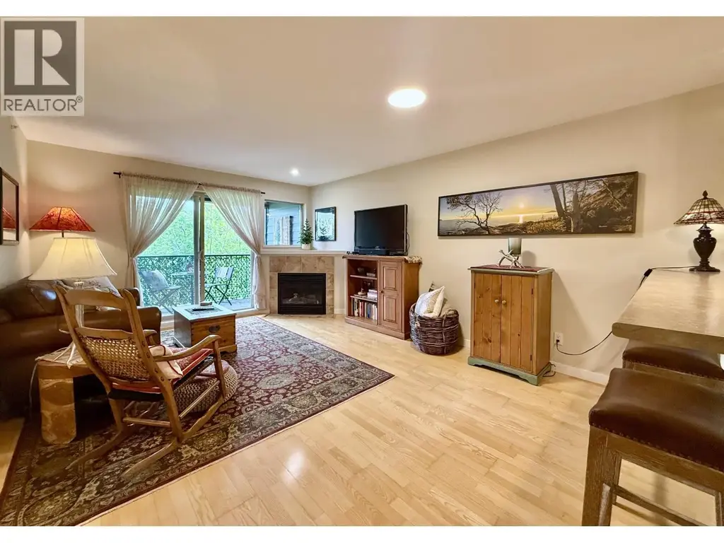 404 5631 Inlet Avenue, Sechelt