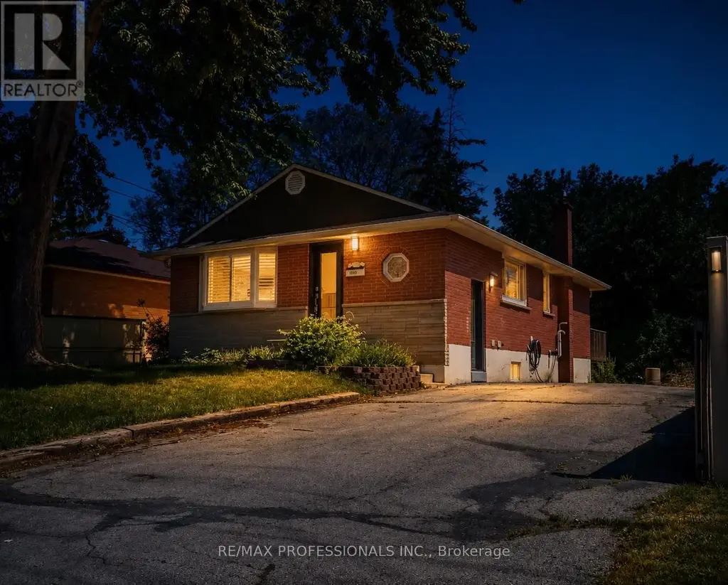 Lower - 1327 Royal Drive, Burlington (Mountainside)