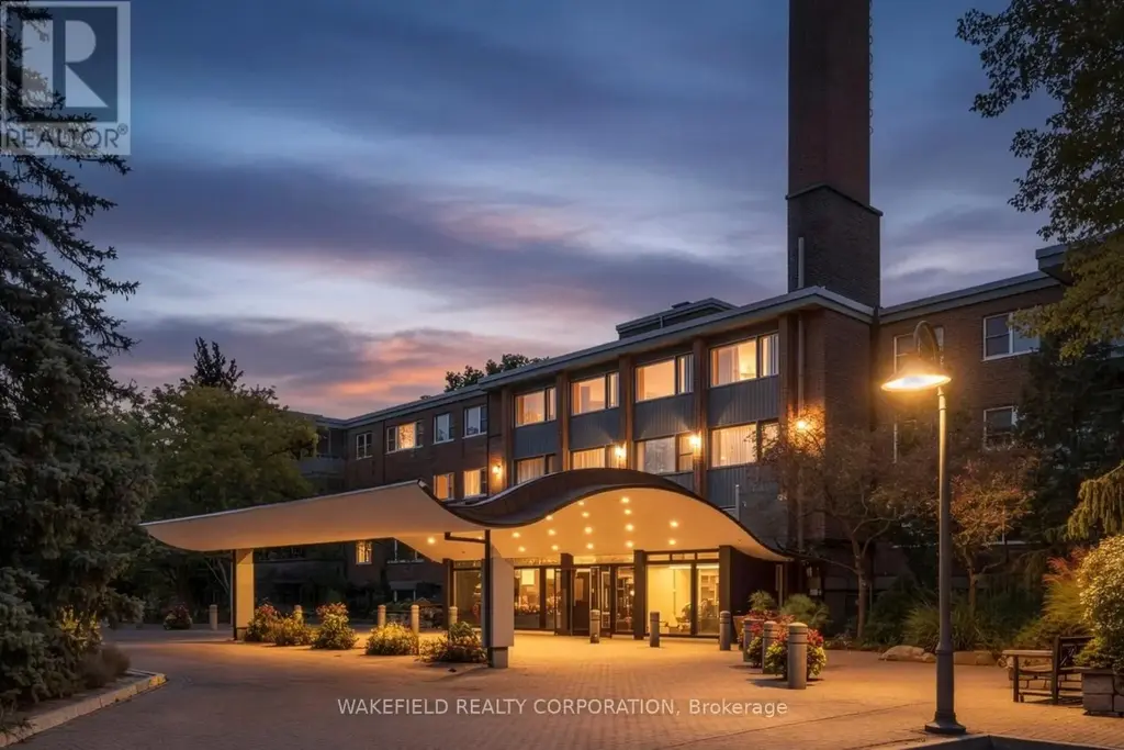 # 635 - 21 Dale Avenue, Toronto (Rosedale-Moore Park)