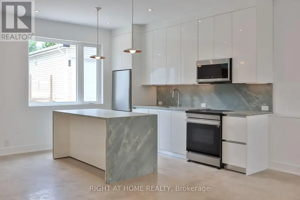 Laneway House - 266 Indian Grove, Toronto (High Park North)