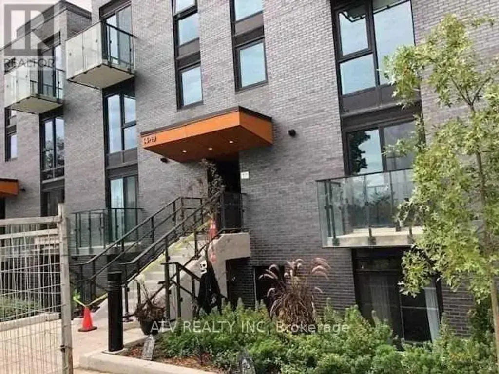 Th17 - 10 Brin Drive, Toronto (Edenbridge-Humber Valley)