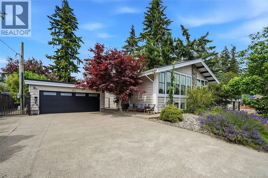 654 Hawthorne Rise, Parksville