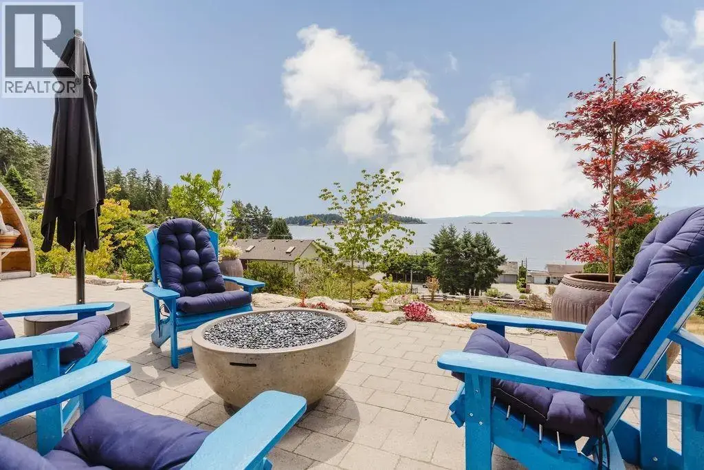 6889 Island View Road, Sechelt