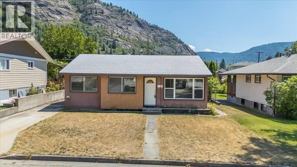706 Hermia Crescent, Trail