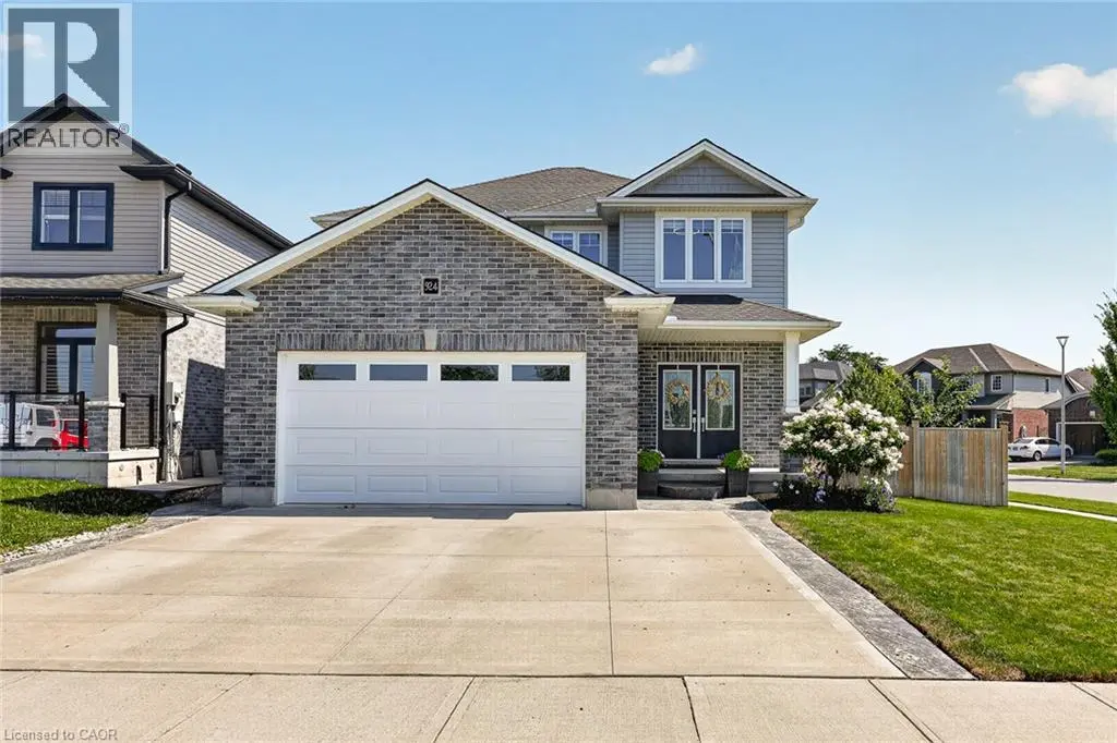 924 N Springbank Avenue N, Woodstock